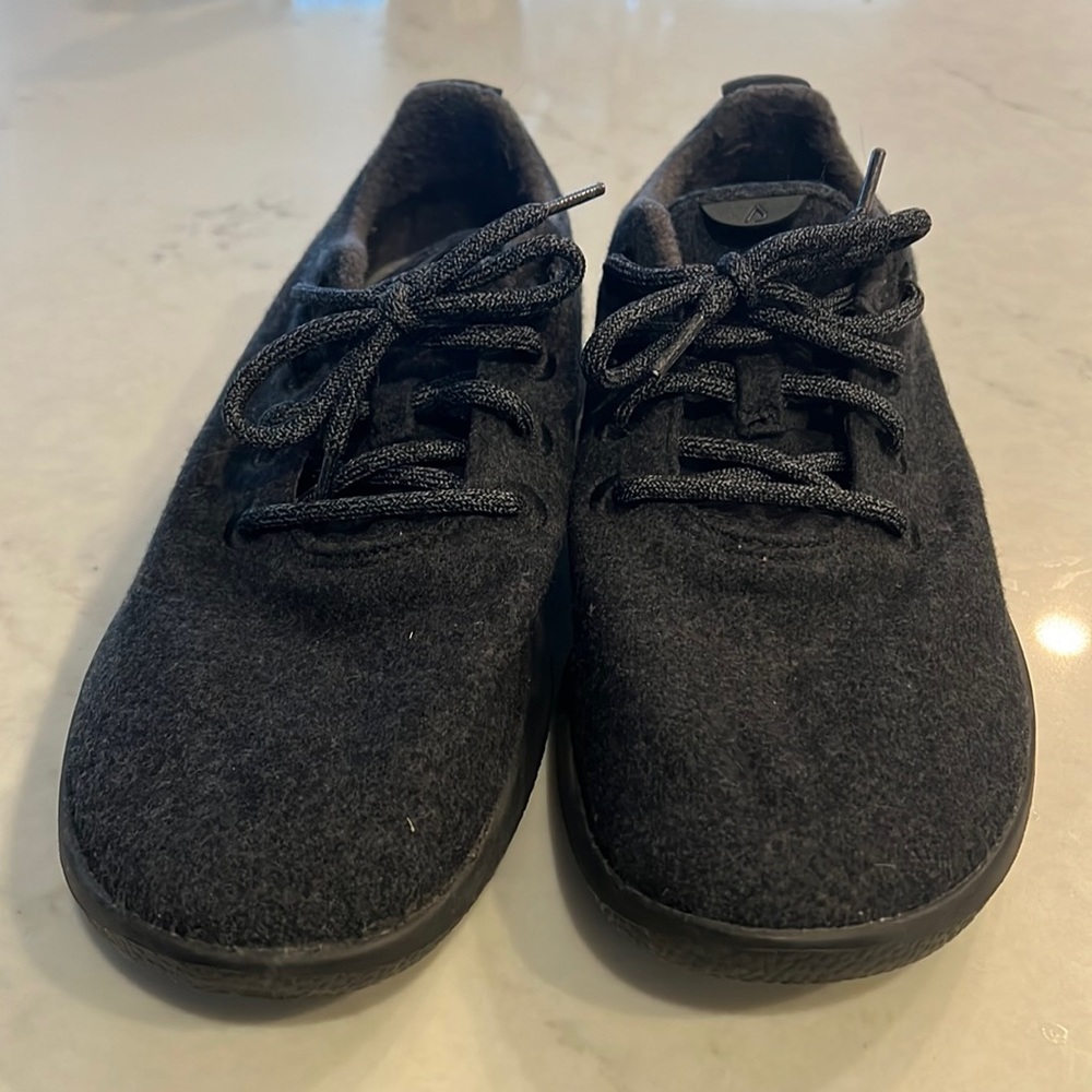 Men’s allbirds in like new condition